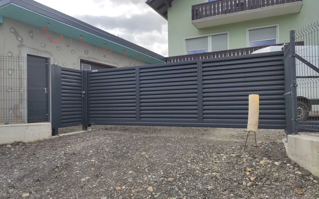 Drsna dvoriščna vrata – Zgornja Velka