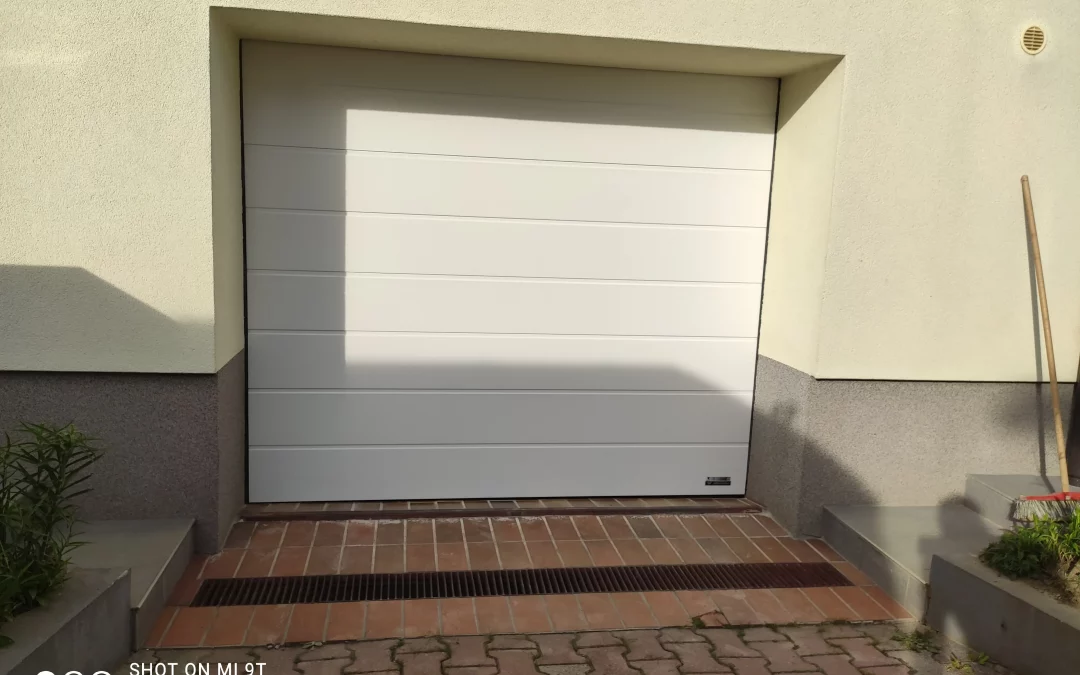 Sekcijska garažna vrata UniPro – Maribor