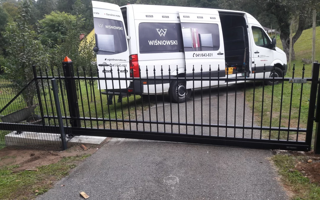 Drsna dvoriščna vrata – Negova