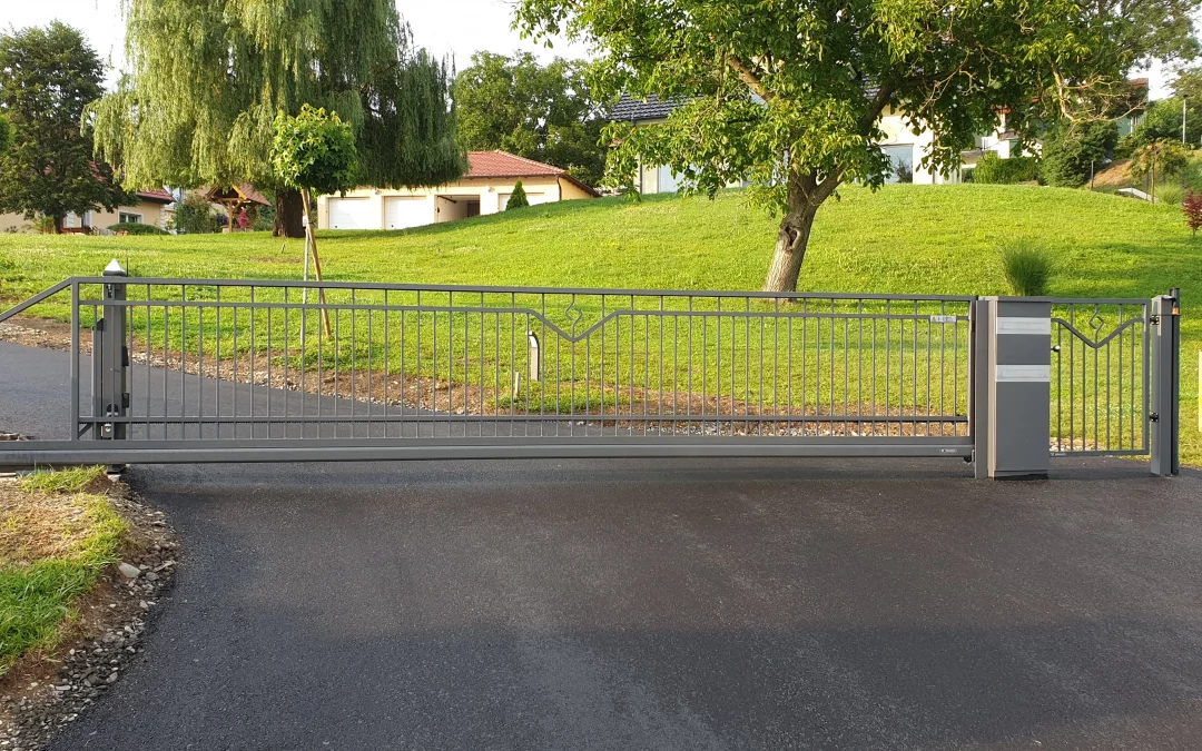 Drsna dvoriščna vrata – Lenart