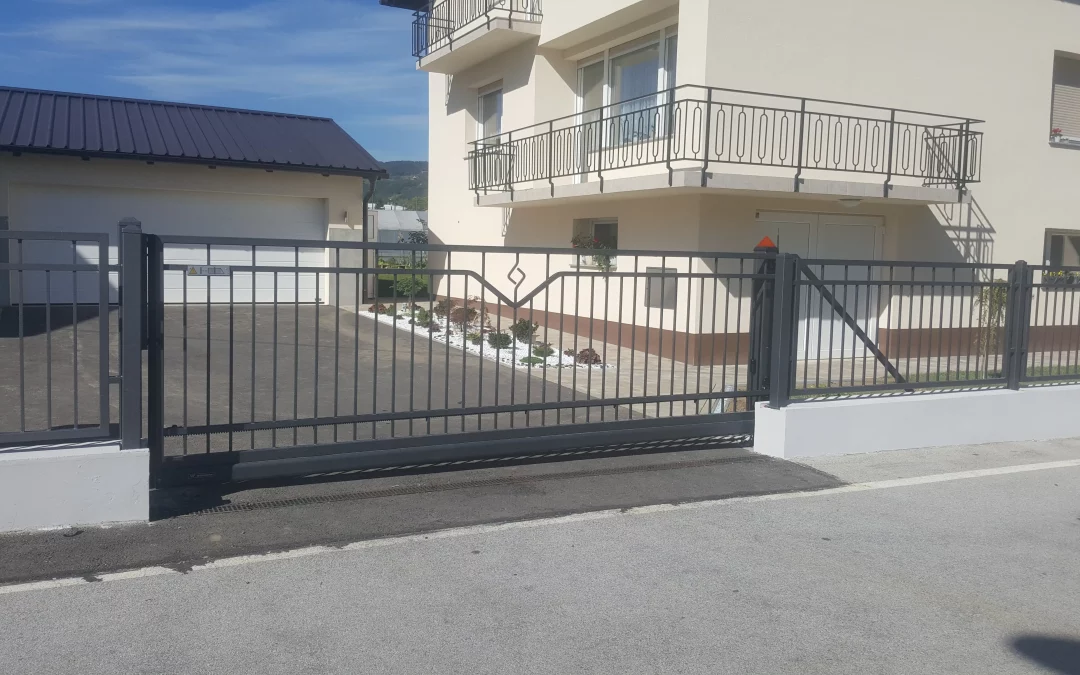 Drsna dvoriščna vrata – Slovenska Bistrica