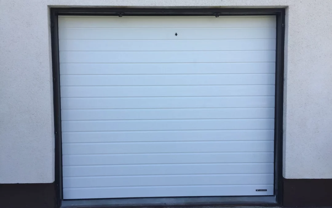 Sekcijska garažna vrata UniPro Plus A – Lesce