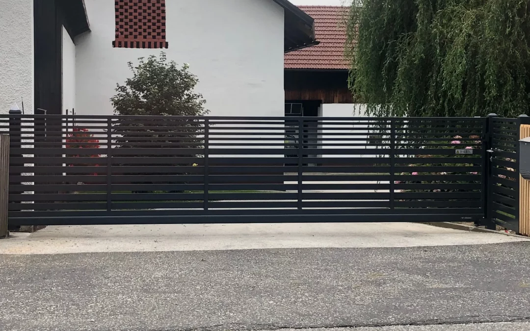 Drsna dvoriščna vrata – Hoče