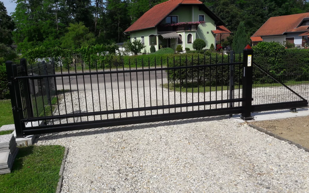 Drsna dvoriščna vrata – Apače