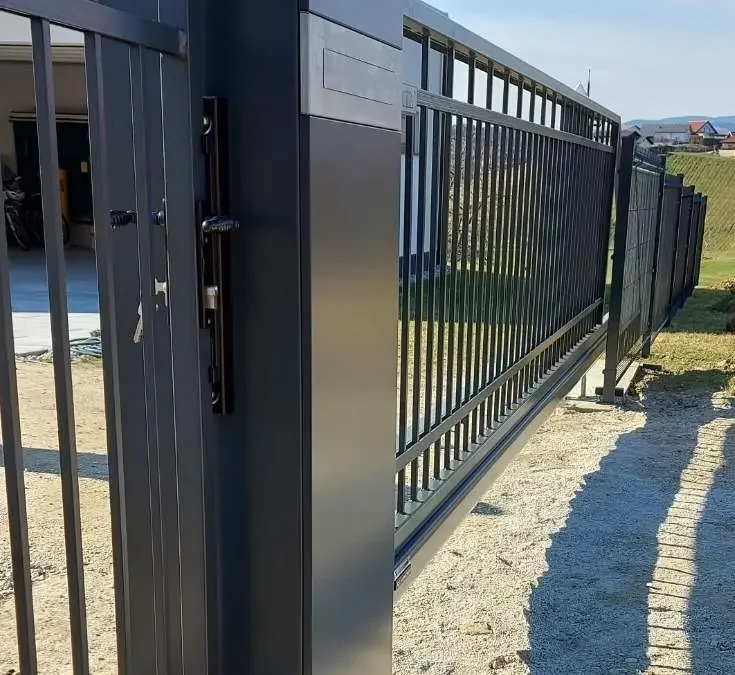 Drsna dvoriščna vrata, Lux system AW. 10. 54 – Zgornja Ložnica