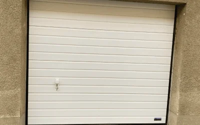 Kvaliteta: Montaža UniPro garažnih sekcijskih vrat – Maribor