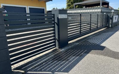 Od izkopa do novih vrat: montaža moderne dvoriščne ograje z drsnimi vrati – Avstrija